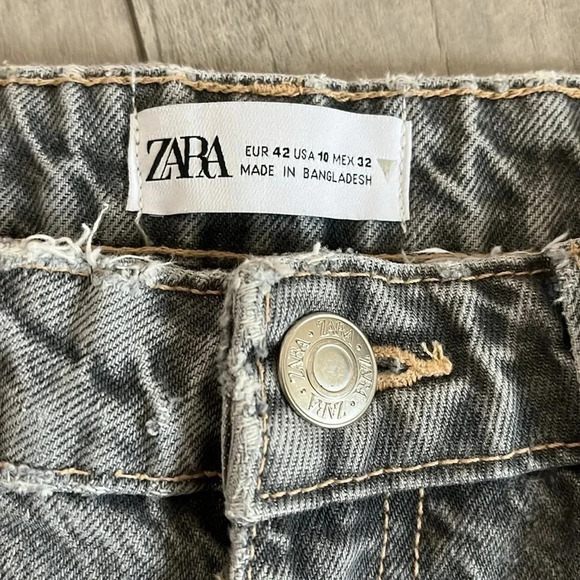 High-Rise Mom Fit Grey Distressed Denim Jeans, Size 10 - Picture 6 of 9